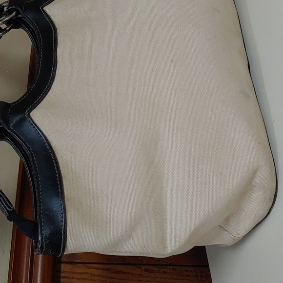 Frankie and Johnnie Dainty Vintage Shoulder Bag - Picture 6 of 16
